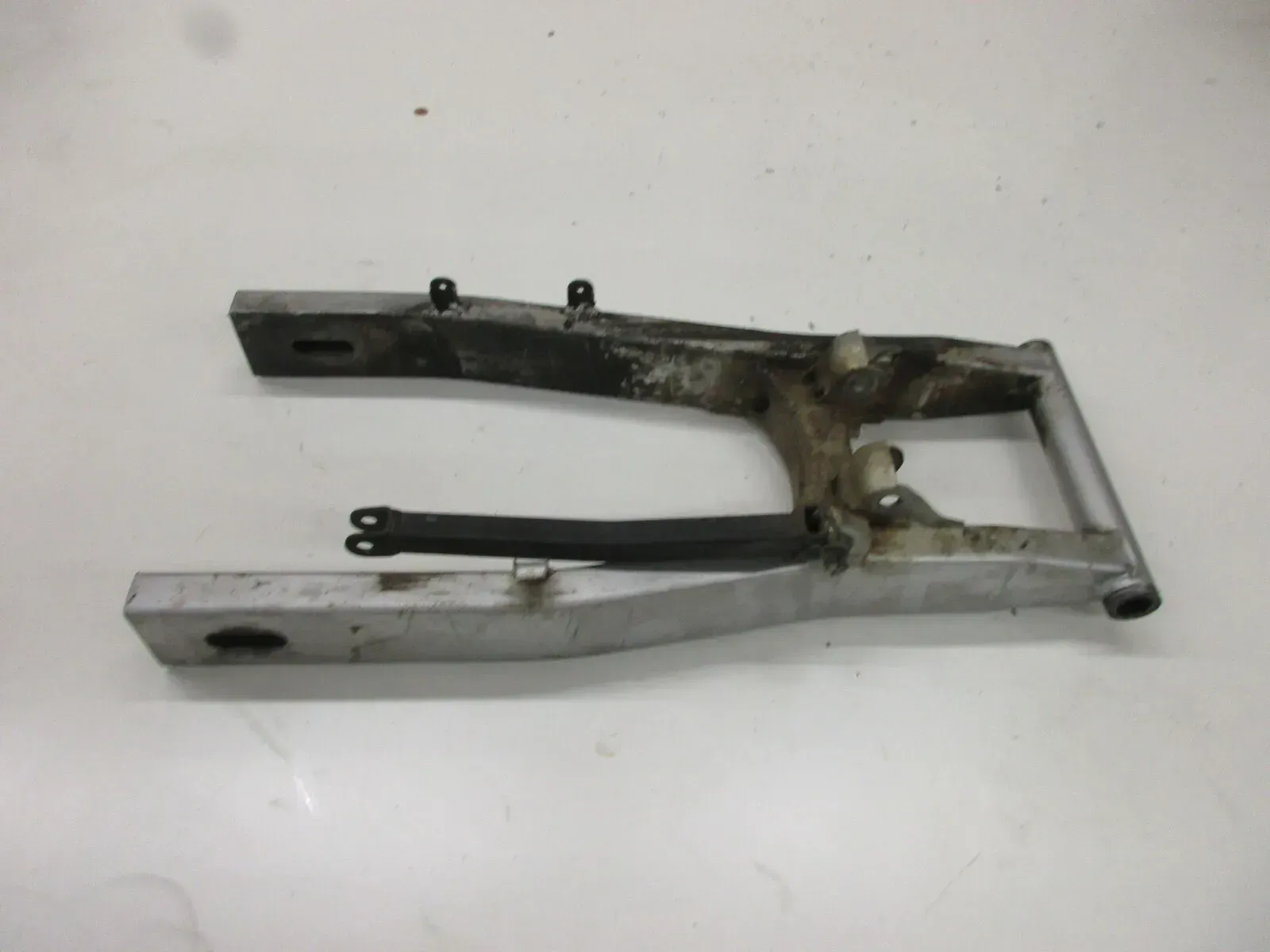 Schwinge Hinterrad Aufhängung 2. Suzuki GSX 600 F GN 72 B Rahmen Felge swing arm - Bild 1