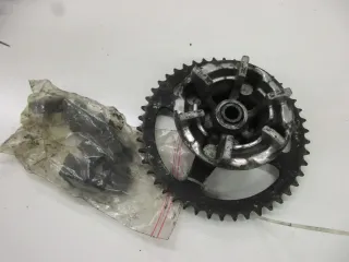 Kettenradträger mit Ruckdämpfer 2. Suzuki GSX 600 F GN 72 B Felge Antriebsgummi - Bild 1