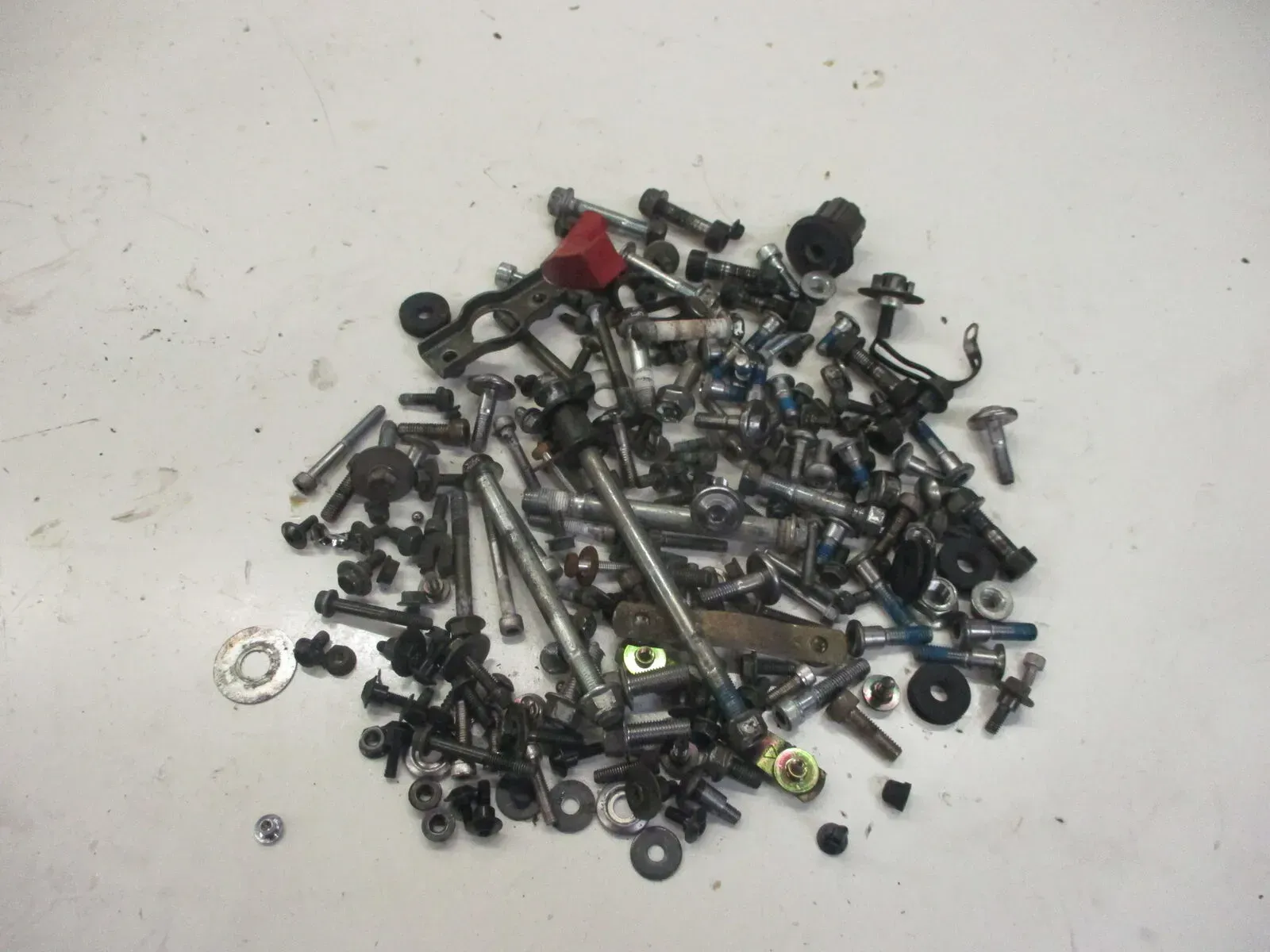 Schraubensatz Konvolut 1. Suzuki GSF 650 S_SA ABS Bandit WVB5 Kleinteile Schraub - Bild 1