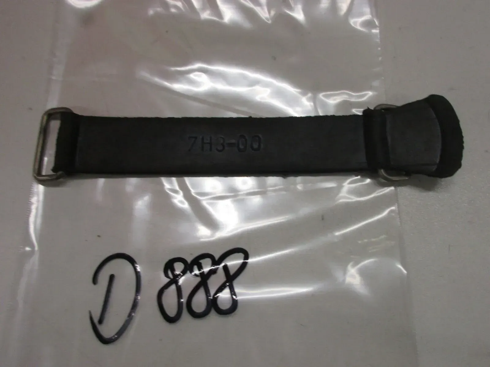 Spanngummi D888. Yamaha XT 350 XT 600 Batteriehalter 7H3-00 Gummiband Verschluß - Bild 1