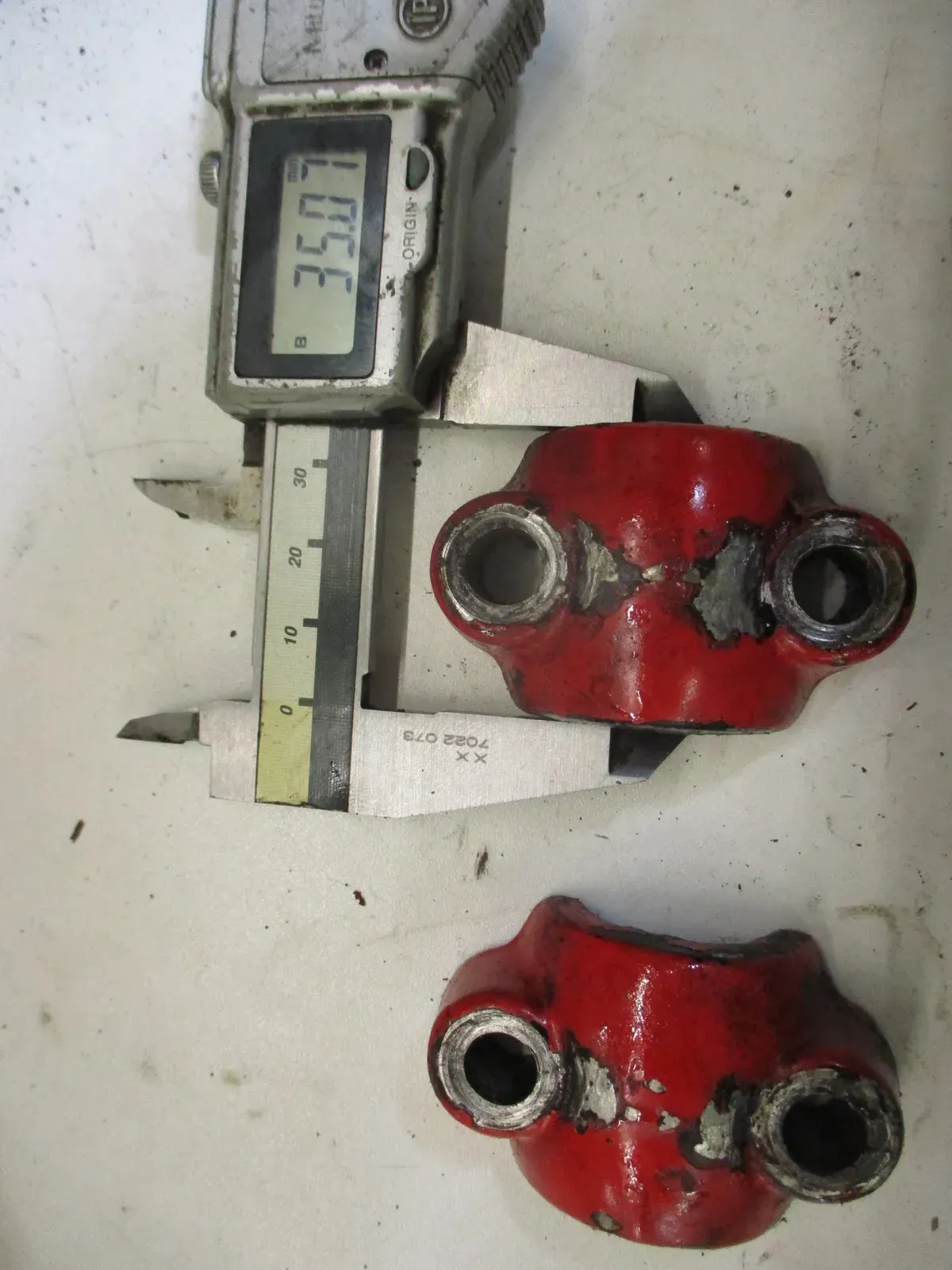 Steckachsenklemme Gabelschuh Kawasaki Z 1000 MK2 KZT00A vorne unten Klemme Halte - Bild 1