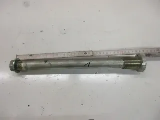 1. Kawasaki Z 1000 ZRT 00 A Schwingenachse Achse Schraube Rahmen Schwinge Bolzen - Bild 1