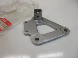 B386. Suzuki GS 500 F Fußrastenhalter vorne links Fussraste Halter 43520-01D00 - Bild 3