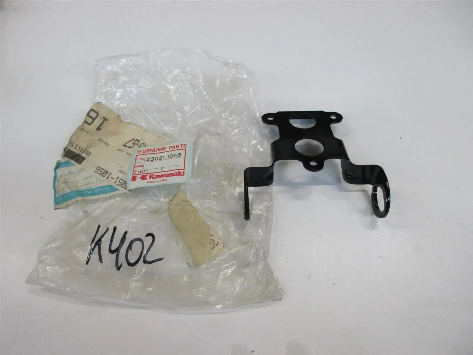 K402 Kawasaki GPZ 500 Z 550 Rücklichthalter Halter Rahmen Bremslicht 23051-1056 - Bild 1