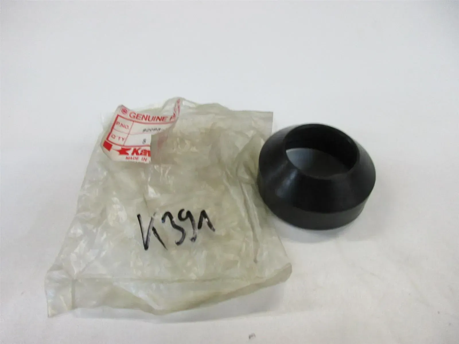 K391 Kawasaki GPZ 550 KZ 550 Staubmanschette Gabel Standrohr Schutz 92093-1047 - Bild 1