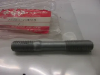 B176. Suzuki Schraube Stehbolzen Motor Zylinder Bolzen bolt 11213-12C50 - Bild 2