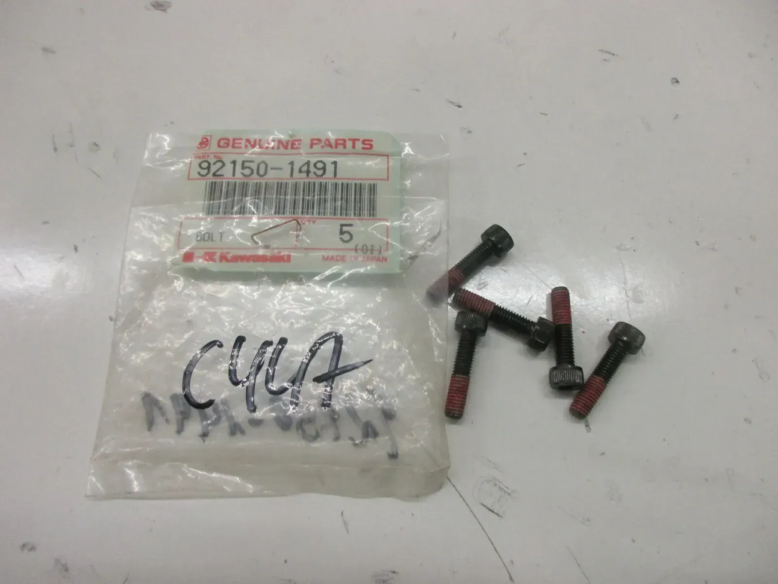 C447. Kawasaki ZR 1100 GPZ 1100 Schraube M5 x 22 mm Zündschloß 92150-1491 - Bild 1