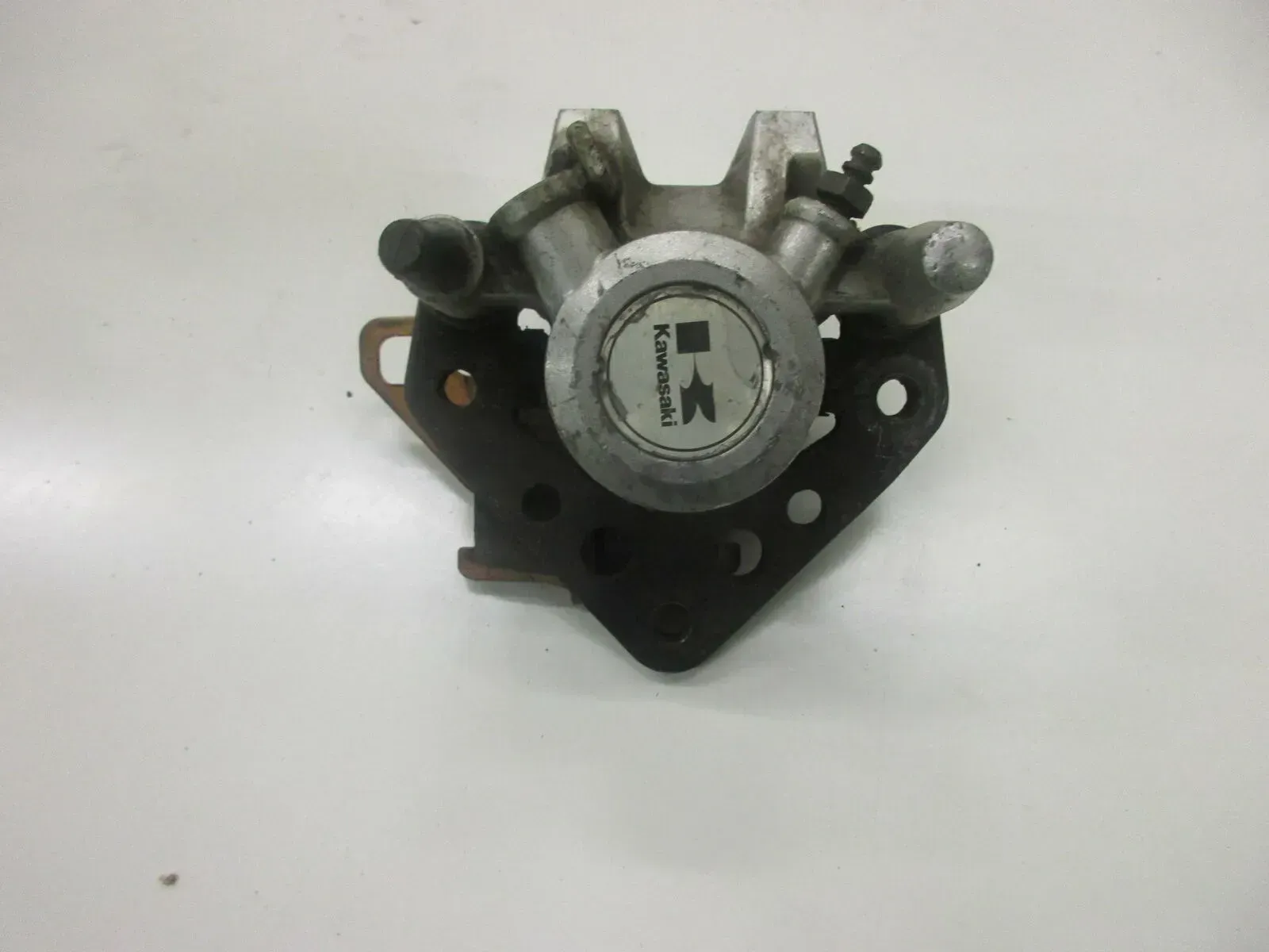 8. Kawasaki GPZ 600 R ZX600A Bremssattel vorne rechts Bremszange Bremskolben - Bild 1