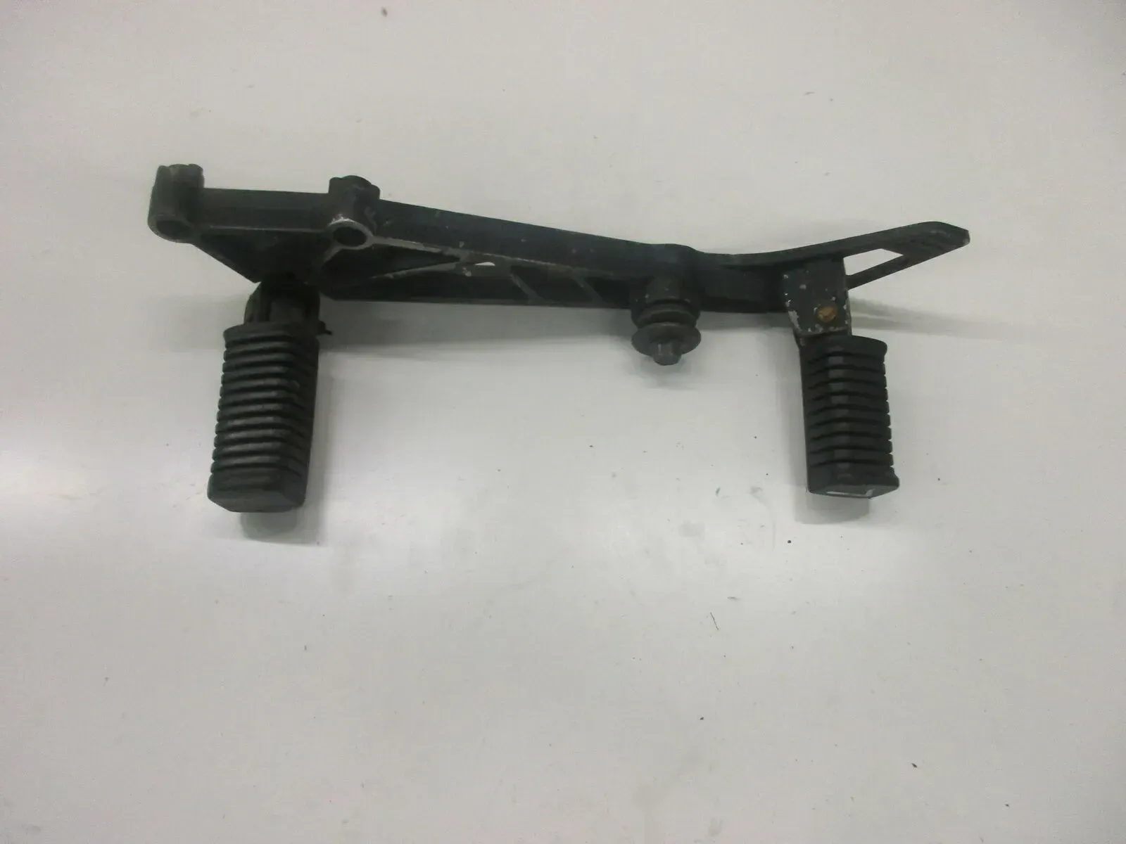 4. Kawasaki GPZ 305 EX305A BD Fußrastenhalter mit Fußraste vorne hinten links - Bild 1