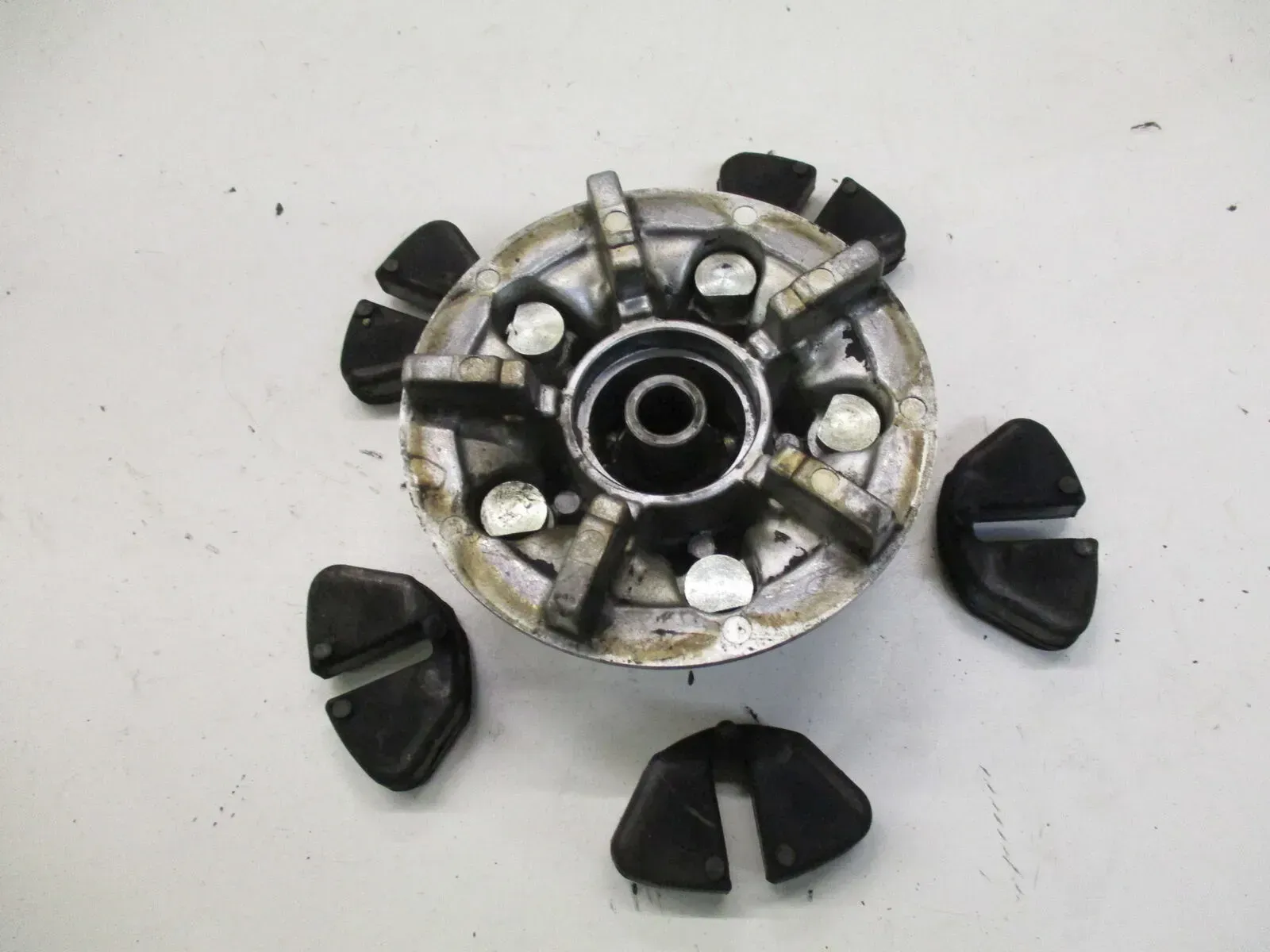 Kettenradträger mit Ruckdämpfer 8. Suzuki GSX 600 F GN72B Anfahrgummi Gummi - Bild 1