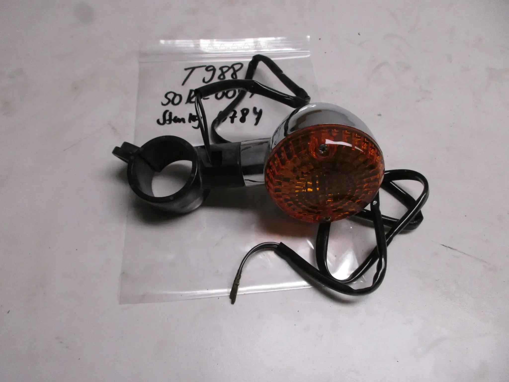 T988 Kawasaki W 800 Blinker vorne 50R-0044 rechts od. links Stanley 0784 - Bild 1