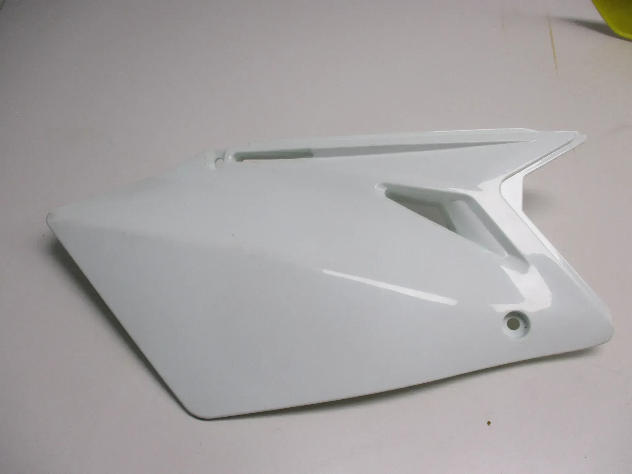 Q506 Suzuki RM-Z 250_450 Seitendeckel rechts Sitzbank 200000691 - Bild 1