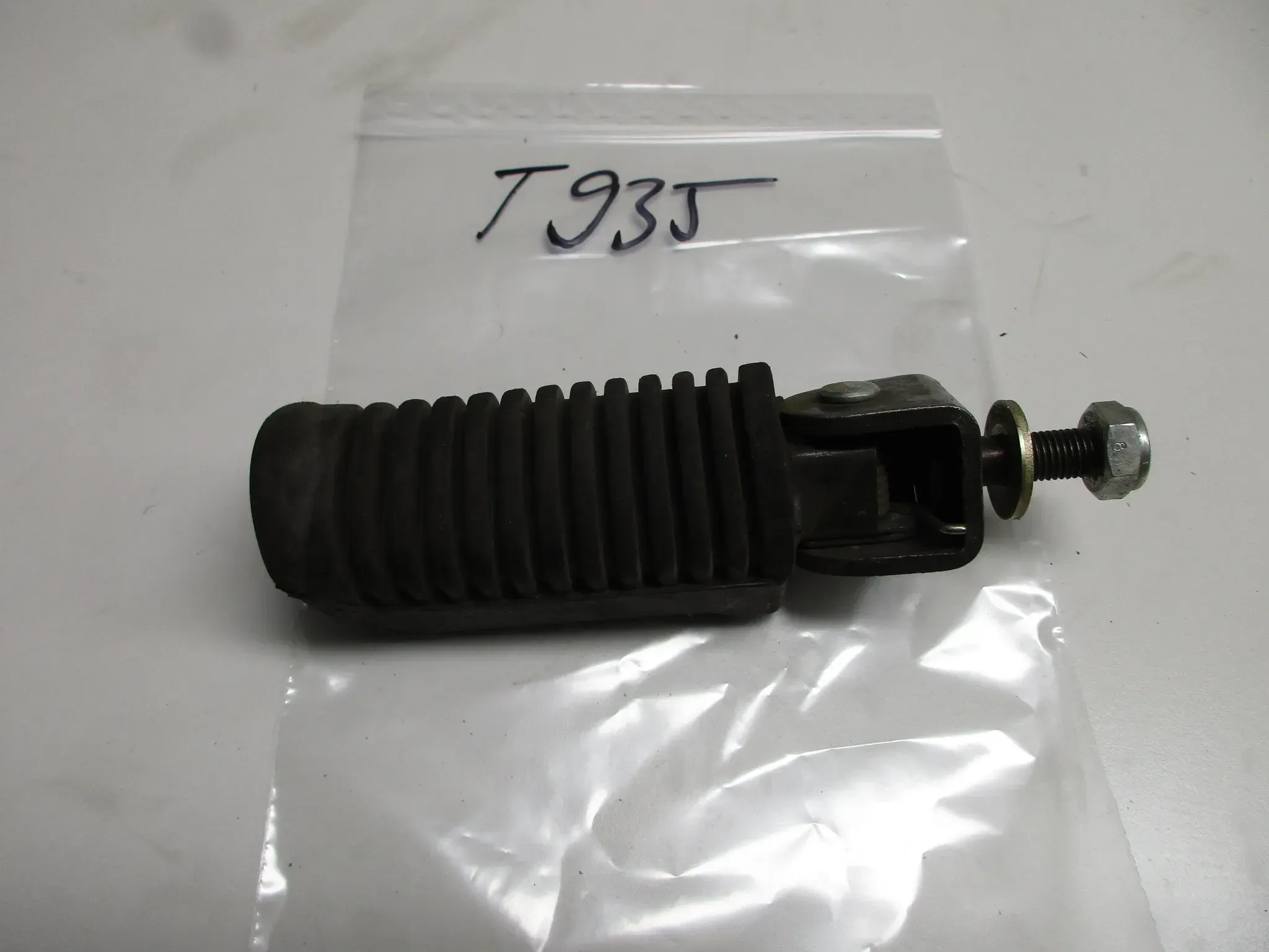 T935 BMW R 100 GS R80 Fussraste hinten links Soziusraste footrest - Bild 1