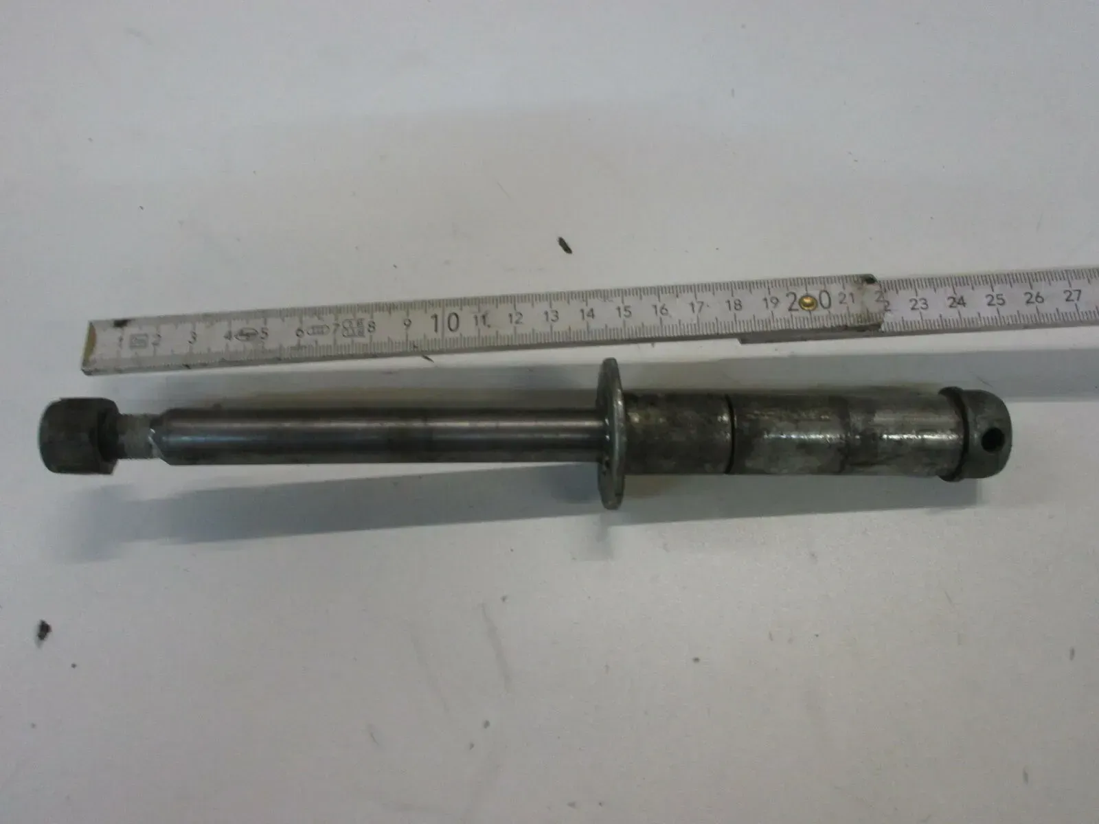 O. Suzuki GS 550 E_D Steckachse vorne (1) Achse Vorderrad Felge axle wheel - Bild 1