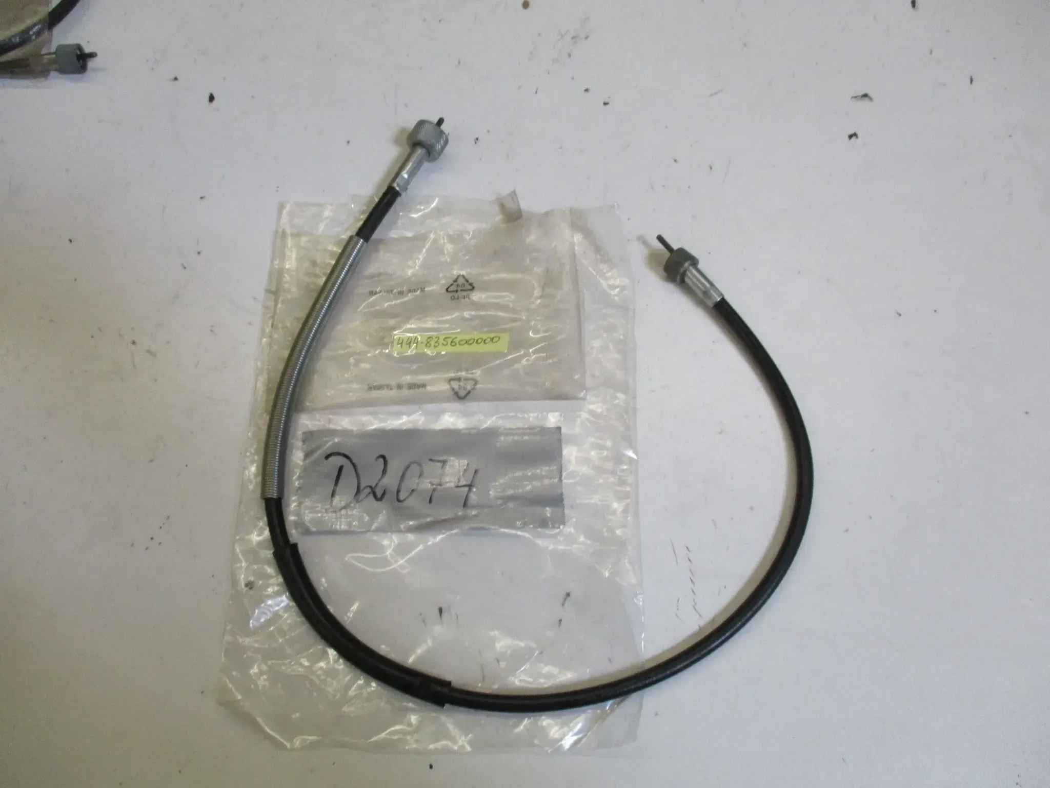D2074 Yamaha DT 125 ET 444-83560-00 Tachowelle Antriebswelle Tacho speedo - Bild 1