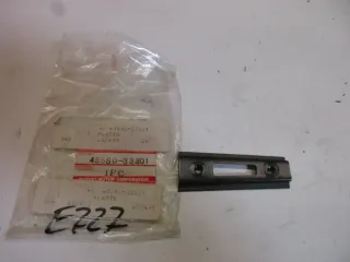 E727. Suzuki GS 550 ES_EF Halteblech Fußraste 43580-33301 Aufnahme Fussraste Halter - Bild 1