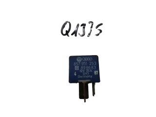 Q1376 VW AUDI Porsche 857951253 Steuerrelais 12V Schalter 25A Elektronik - Bild 1
