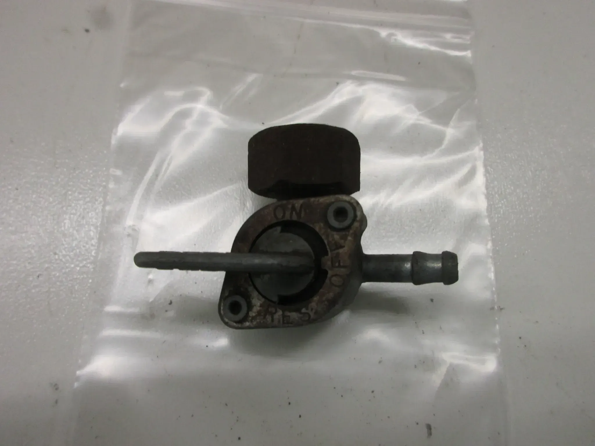 O. Honda CM 185 T Twin Benzinhahn Kraftstoffhahn Tank Benzintank Tankhahn fuel - Bild 1