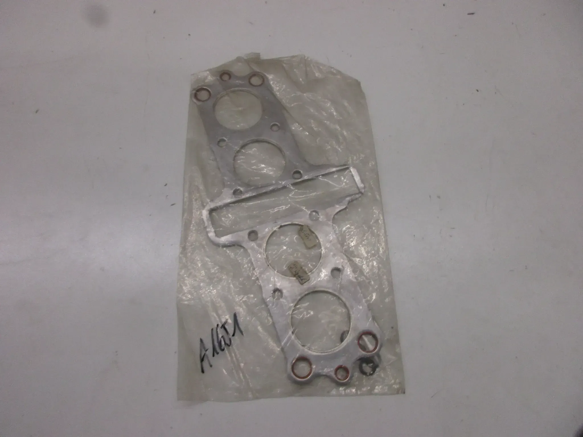 A1651 Suzuki GS 550 Zylinderfußdichtung Motor gasket - Bild 1