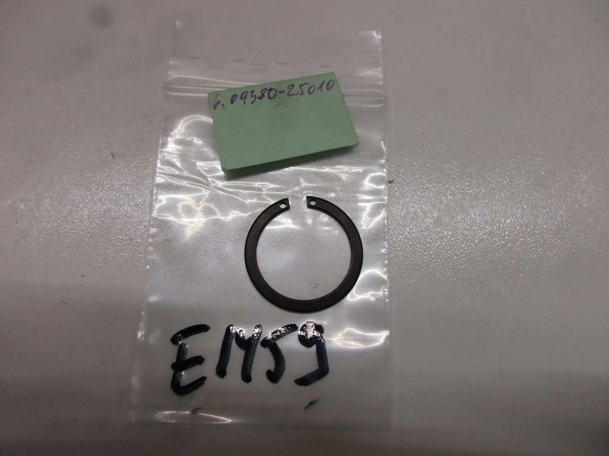E1459 Suzuki RM 250 Sicherungsring 08331-31126 Seegering Getriebe Motor circlip - Bild 1