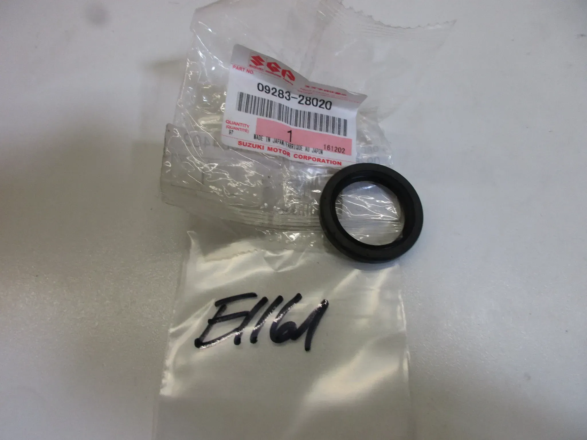 E1161 Suzuki RM 125 Dichtung Simmerring 09283-28020 Wellendichtring Motor 28x36x6 - Bild 1