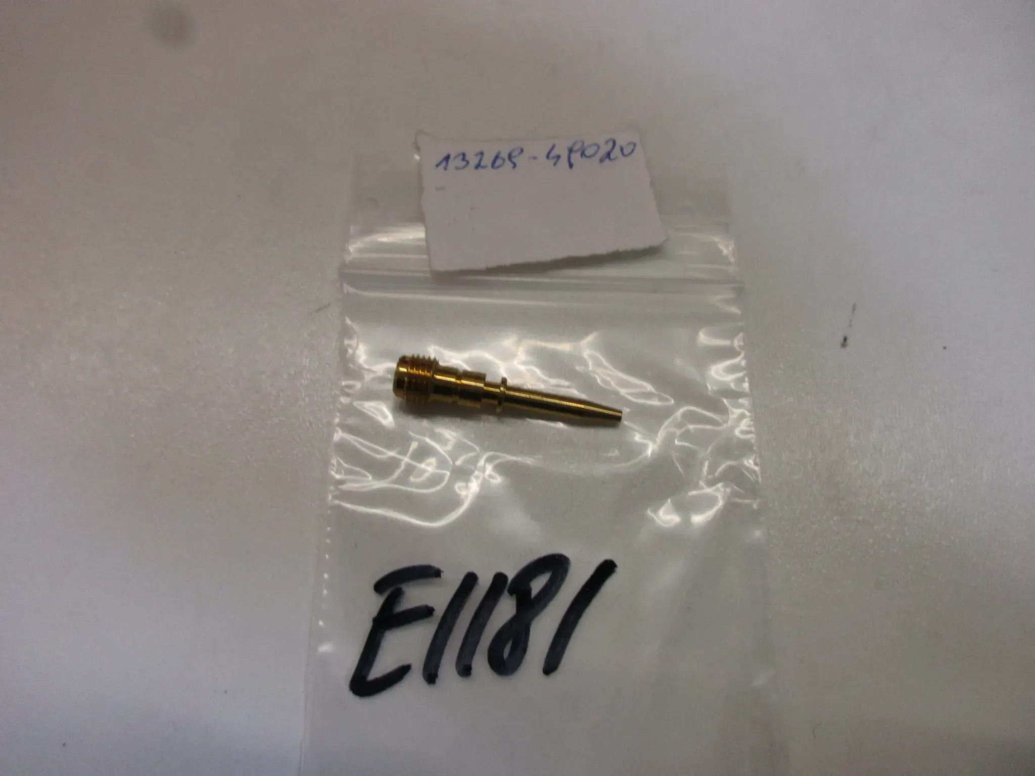 E1181 Suzuki GS 550_750 Vergaserschraube Vergaser 13269-49020 Einstellschraube - Bild 1