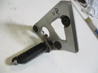 Fußraste Fußrastenhalter 3. Suzuki GSX 750 F GR 78 A vorne rechts Fußrastenbrück - Bild 3