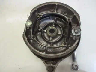 1. Kawasaki EN 500 EN500A Bremstrommel Bremsankerplatte hinten Bremsbelag 180 mm - Bild 4