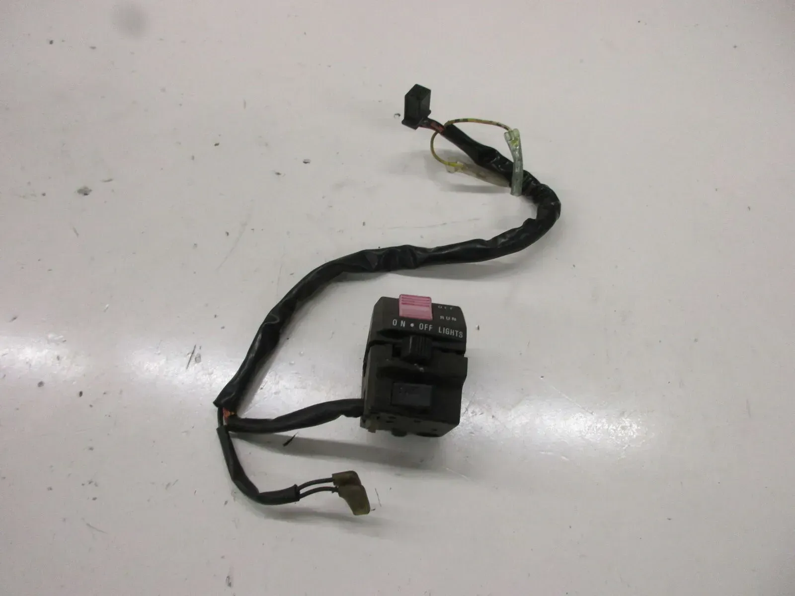 5. Suzuki GS 500 E GM 51 B Lenkerschalter rechts Lenker Lenkarmatur switch - Bild 1