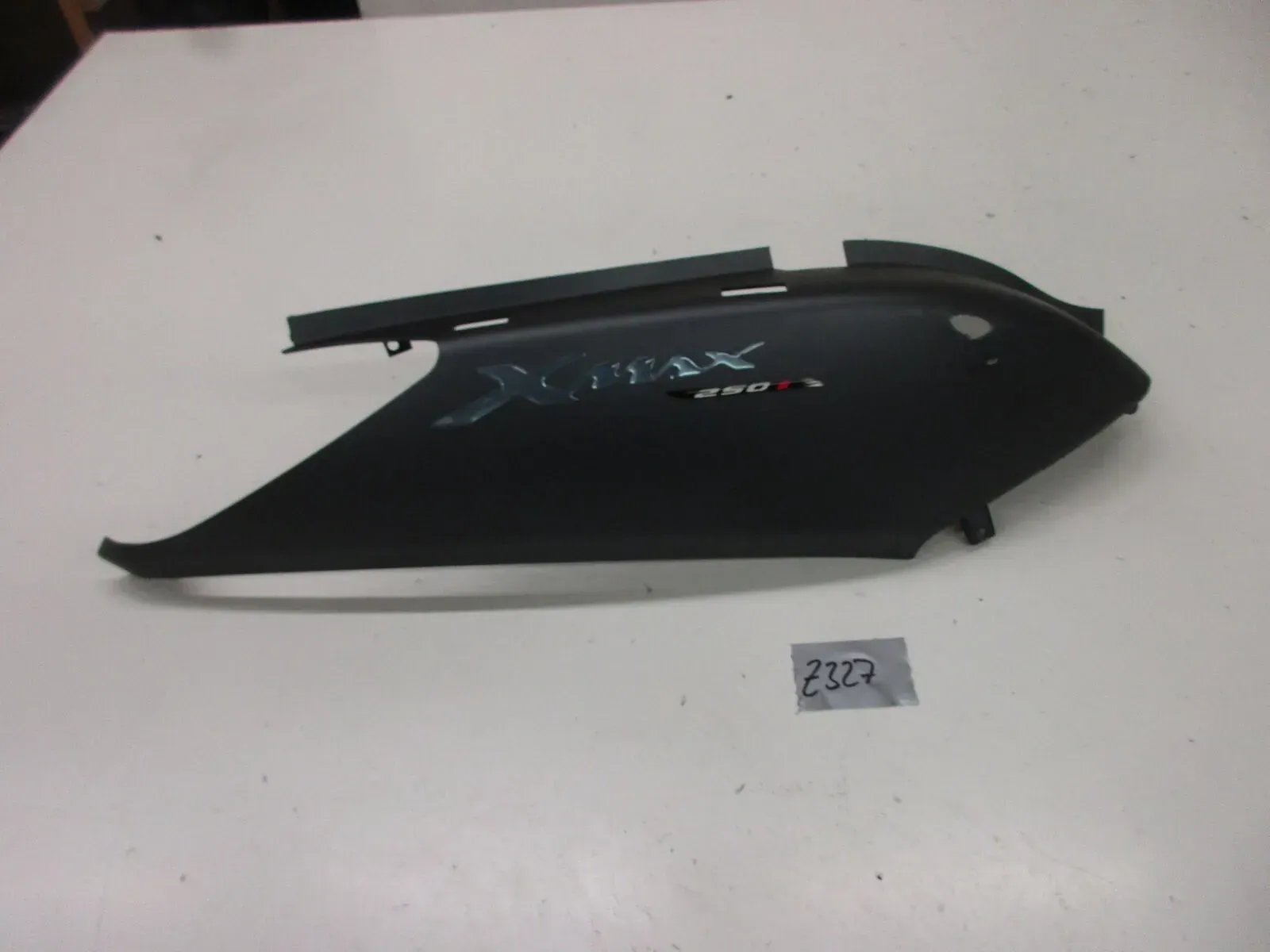 Verkleidung Seitendeckel Z327 Yamaha X-Max 250 rechts Heckverkleidung Sitzbank - Bild 1