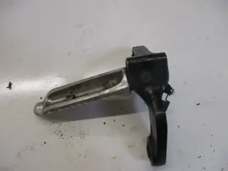 Fußraste Fußrastenhalter 6. Suzuki GSX 600 F GN 72 Fußrastenbrücke vorne rechts - Bild 4