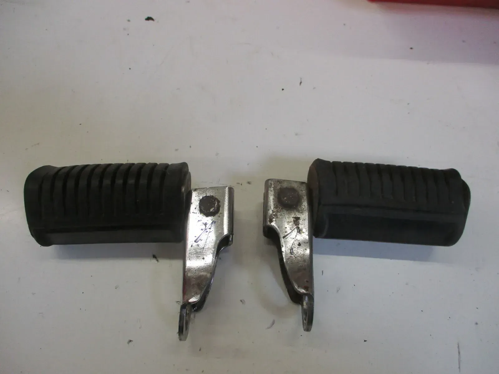 6. Honda CB 900 F_F2 Bol d`Or SC 01 Fußraste (1) hinten rechts links Fußrastenha - Bild 1
