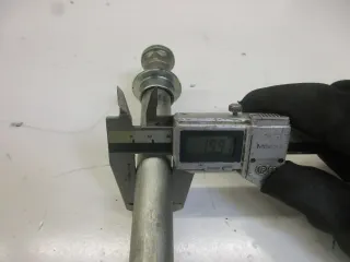 Kawasaki ZX-10R ZXT00C Schwingenachse Achse Schraube Rahmen Felge Schwinge - Bild 3