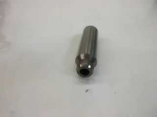 B173. Suzuki GSX-R 750 W Ventilführung Motor Zylinderkopf Ventil 11115-17E70 - Bild 3