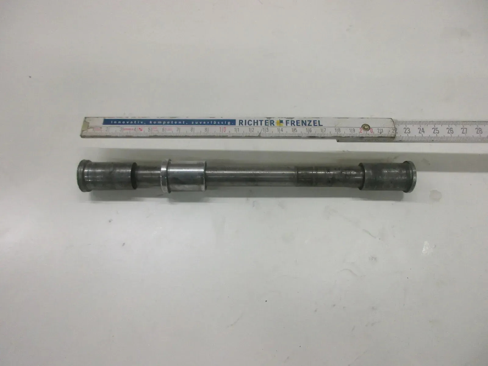 9. Kawasaki GPZ 600 R ZX600A Steckachse vorne 15 mm Achse Vorderrad Felge axle - Bild 1