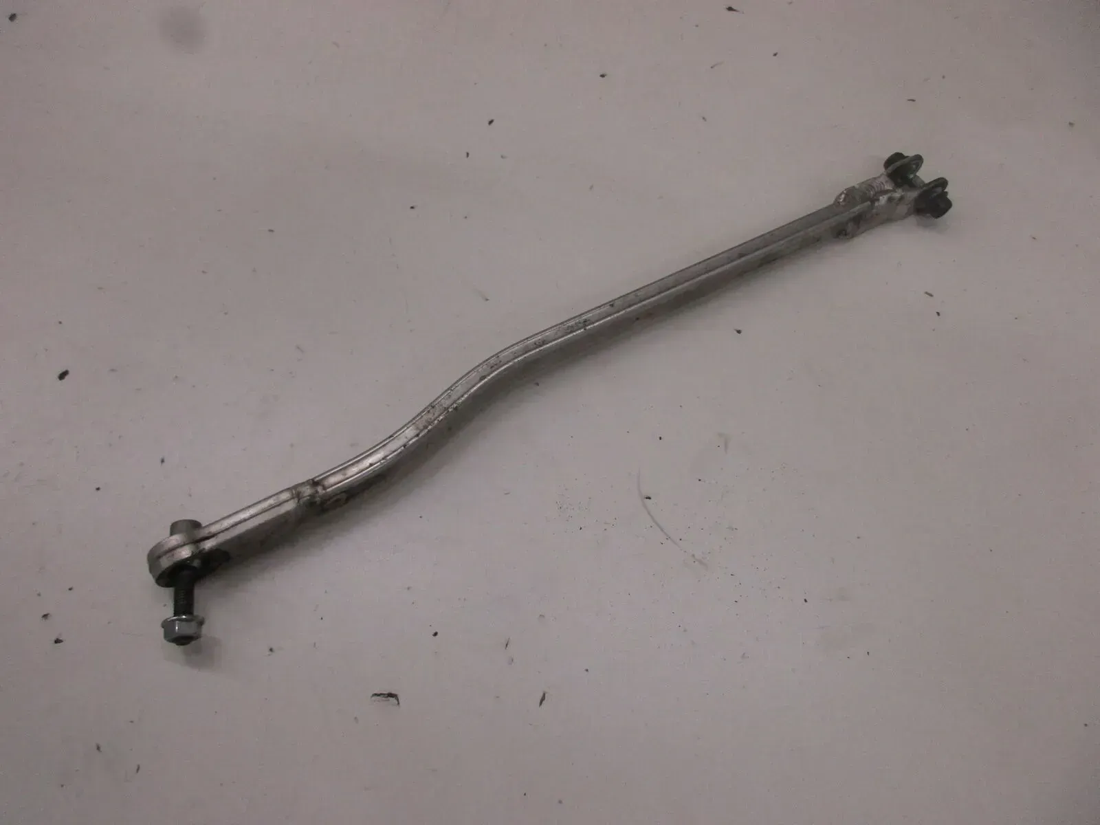 Reaktionsstrebe Suzuki GSX-R 1100 GU74C Halter Bremssattel Schwinge Aufnahme - Bild 1