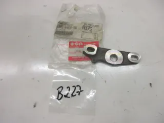 B227. Suzuki DR 750_800 S Halter Zahntrieb Halterplatte Motor 12681-44B00 - Bild 1