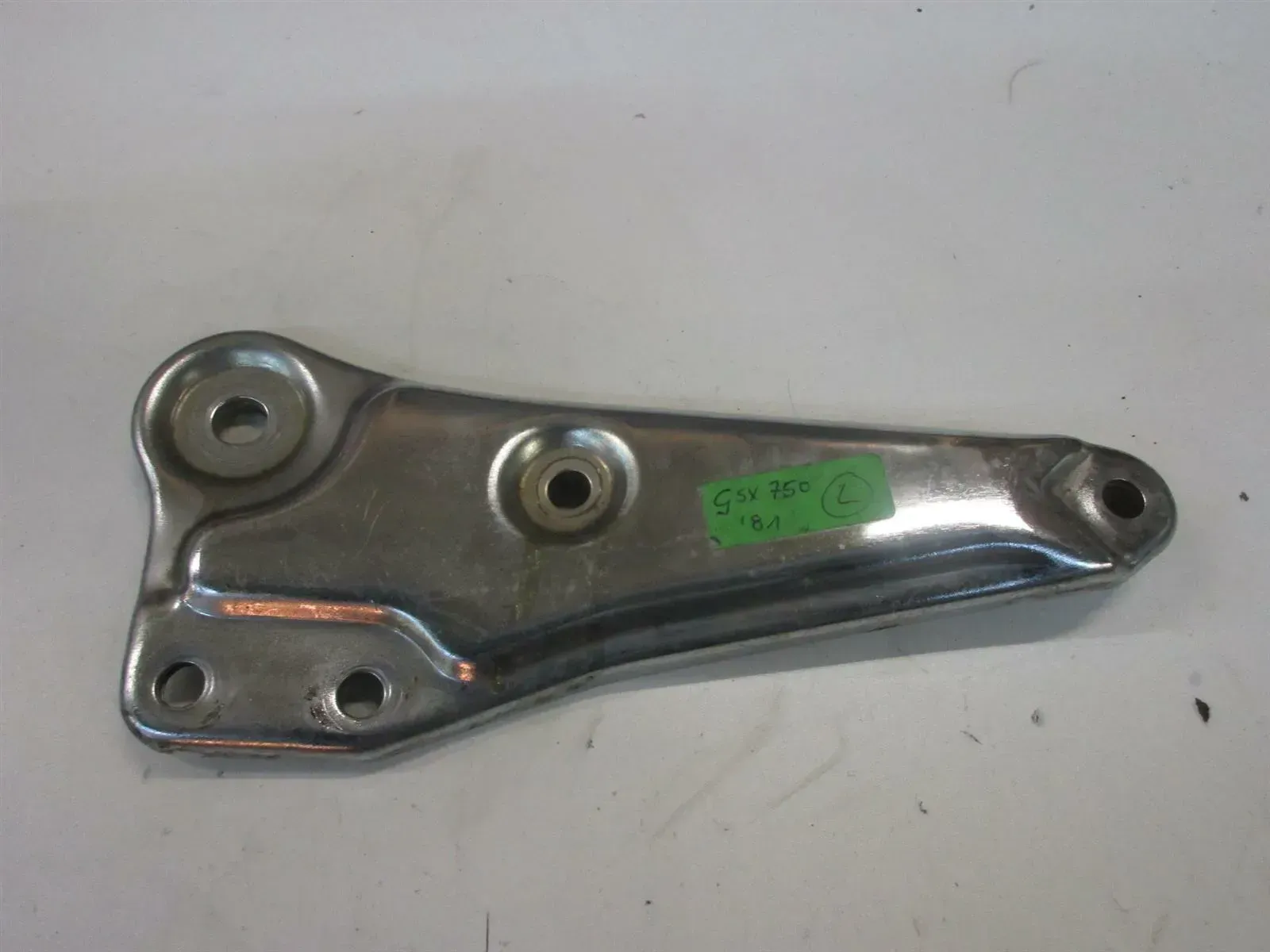 O. Suzuki GSX 750 E GS75X Fußrastenhalter vorne links Fussrastenbrücke Fußraste - Bild 1