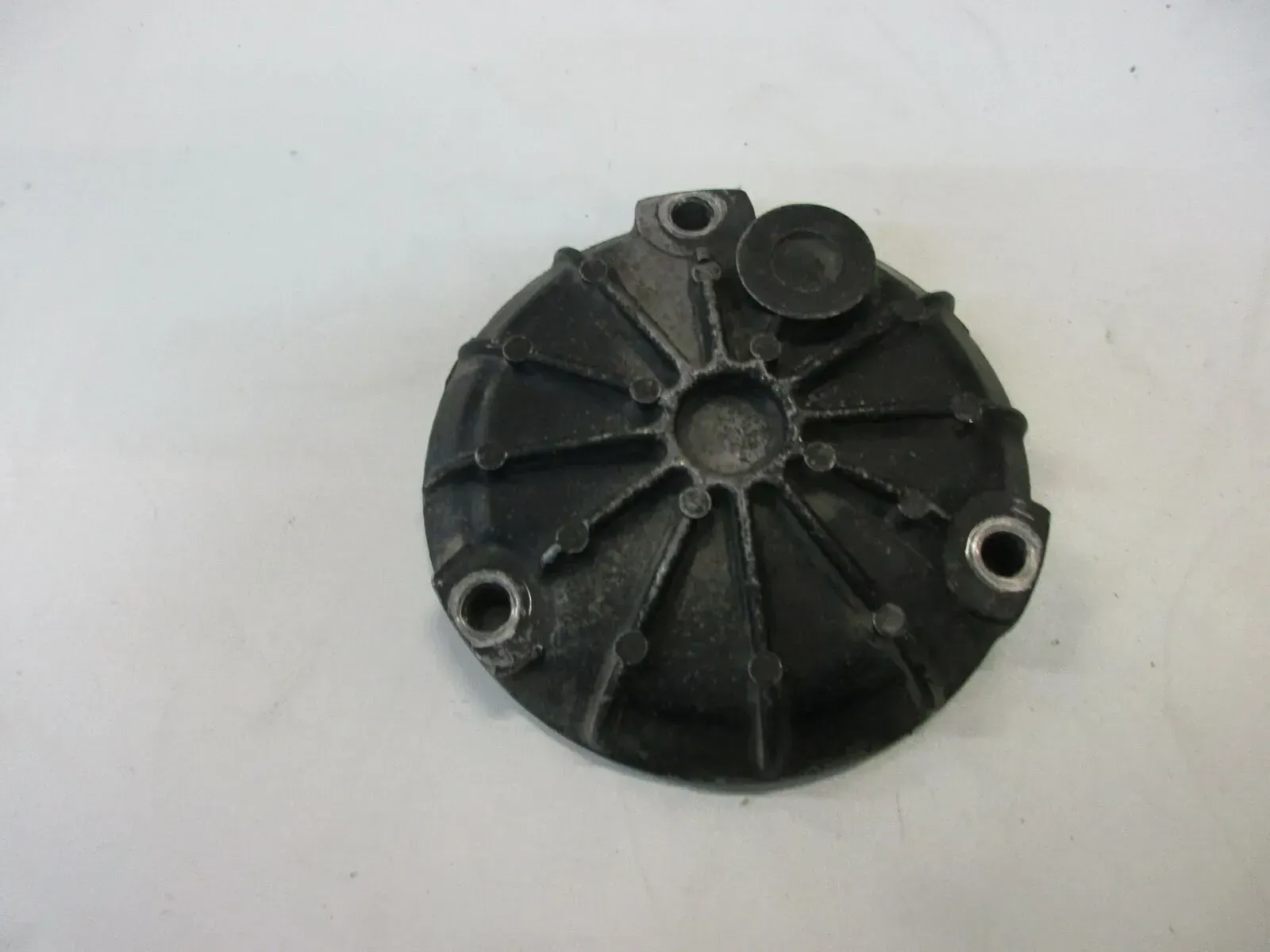 O1. Suzuki GSX 400 E GK 53 C Ölfilterdeckel Motor Motordeckel Ölfilter Ölpumpe - Bild 1