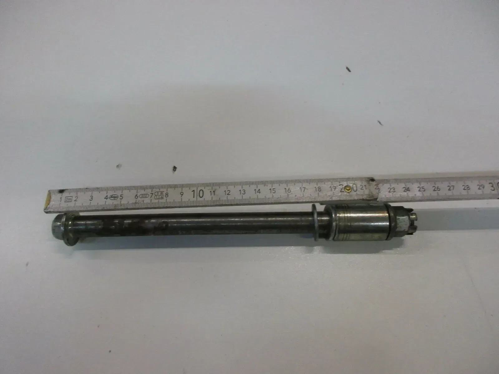 O1. Honda CM 185 T Twin Steckachse hinten Achse Hinterrad Axle Felge Wheel - Bild 1