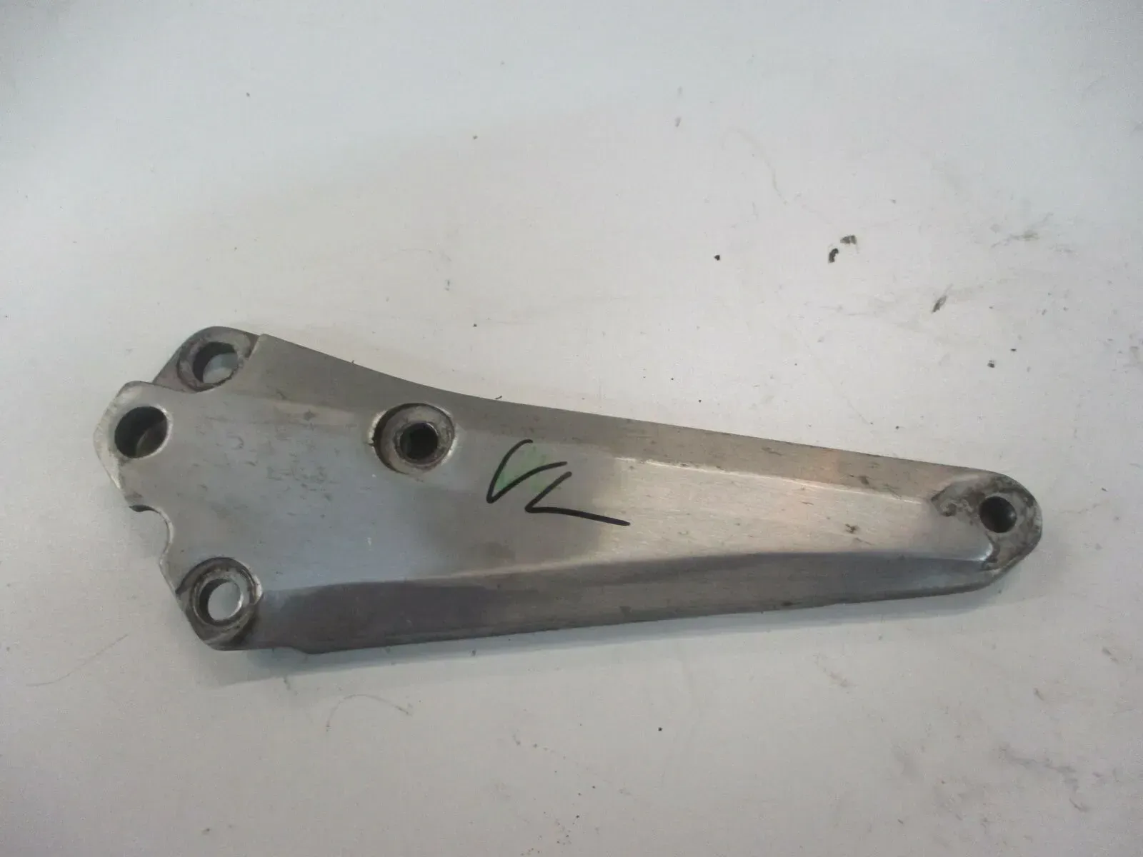 4. SUZUKI GSX 400 E GK 53 C Fußrastenhalter für Fußraste linke vorne hinten - Bild 1