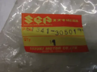 E144. Suzuki DR 250 SE Aufnahme Halter 61341-30501 Bügel Schwinge Kettenschutz - Bild 2