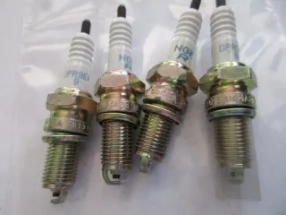 R1883 NGK DPR9EA Kawasaki Yamaha Suzuki Zündkerze Motor Ø 14 mm - Bild 3