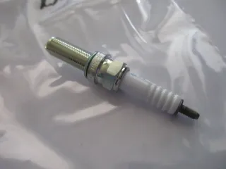 R1857 NGK LMAR9G Kawasaki Ninja 400 Zündkerzen 97476 Motor - Bild 3