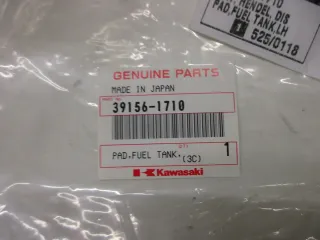 R9. Kawasaki ZZR 1200 ZXT20C Tankpad links Tank Benzintank Tankschutz 39156-1710 - Bild 4