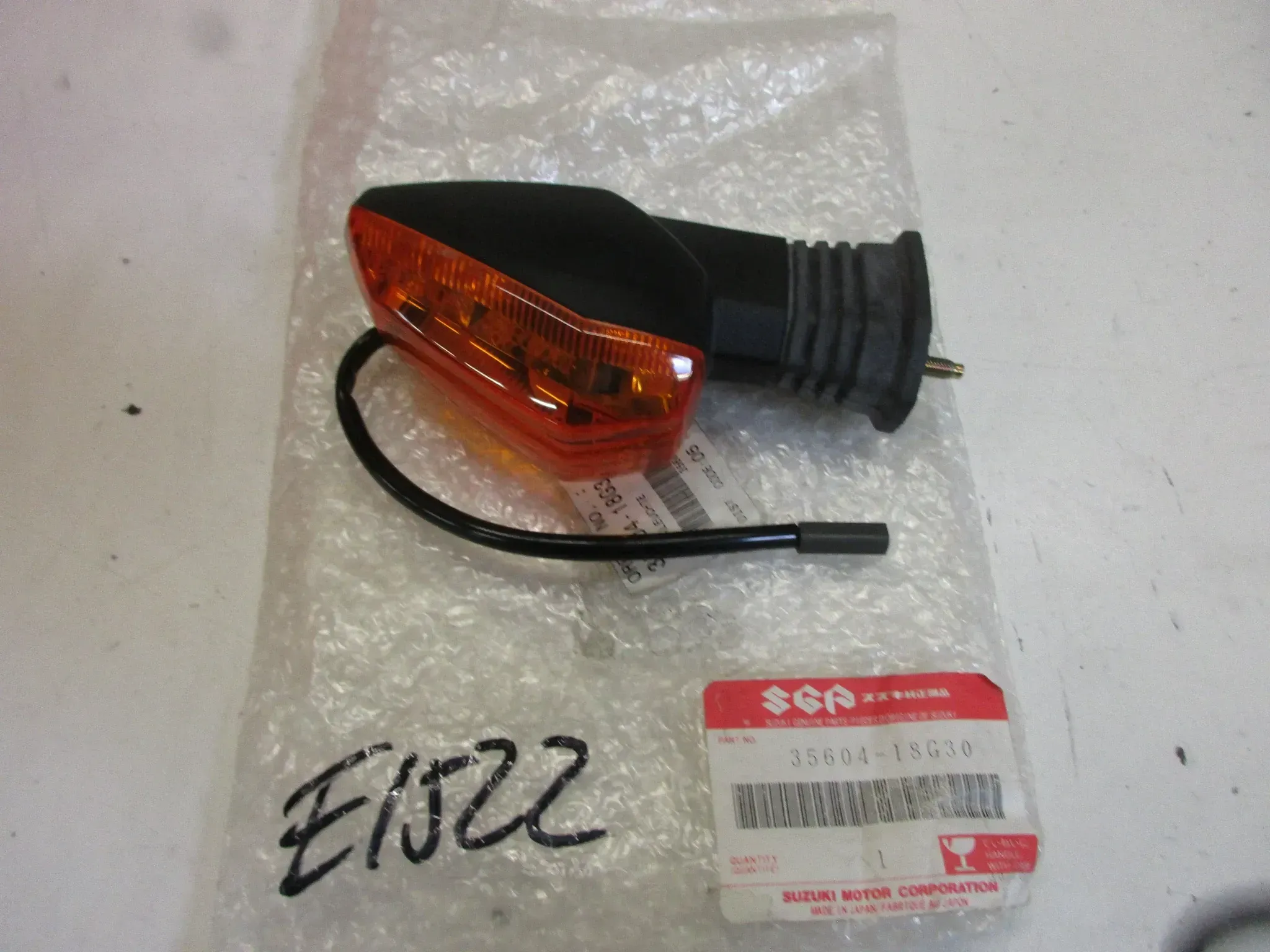 E1522. Suzuki GSX-R 1000 Blinker hinten links 35604-18G30 Original Blinkleuchte - Bild 1