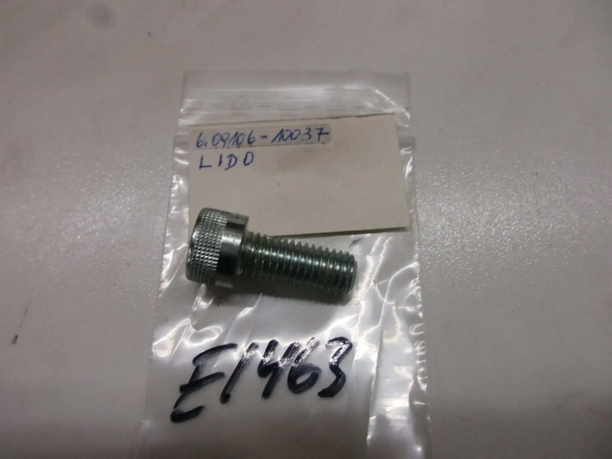 E1463 Suzuki CP 50_80 CH Schraube Rahmen 09106-10037 Bolzen M8 mm Halter Träger - Bild 1