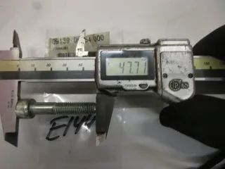E1440 Suzuki GSX-R 1100 Schraube Rahmen Motor Gehäuse M8 mm bolt - Bild 3