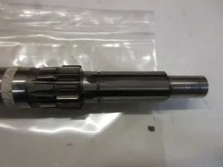 E1028. Suzuki RV 50 Getriebewelle Motor 24121-22100 Antriebswelle Getriebe - Bild 3