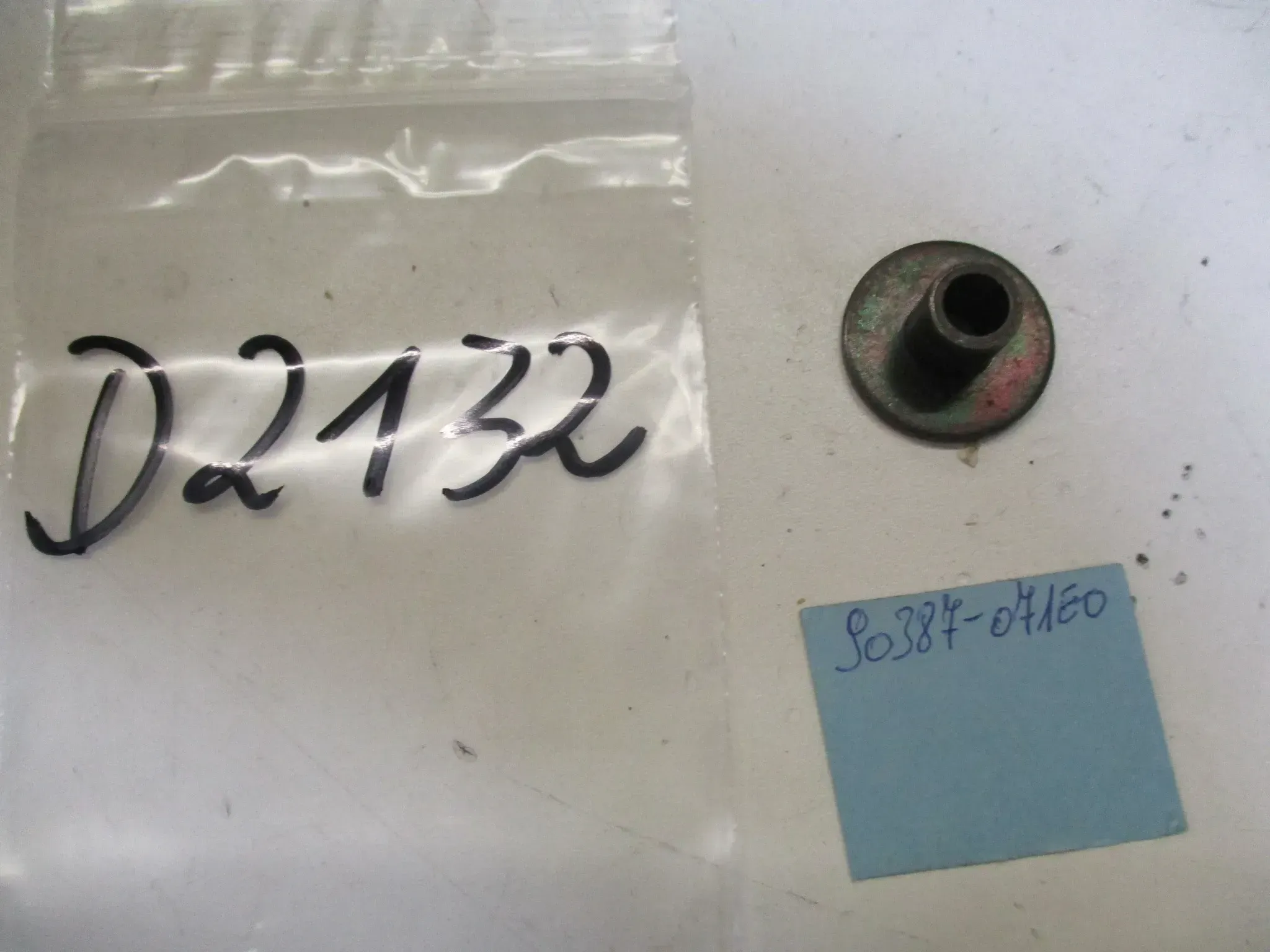 D2132 Yamaha FZR 1000 YZ 80_125_250 Hülse 90387-071E0 Kühlung Einlass Windschild - Bild 1